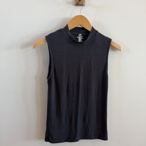 Black Ribbed Sleeveless Muscle Tee – Size Medium